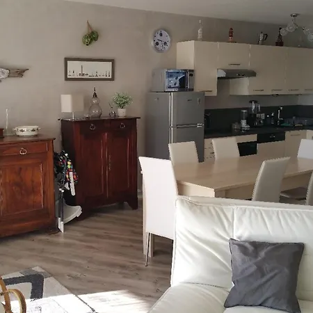 Apartment Calme Avec Terrasse, 2-4 Personnes, - Fr-1-843-9 *